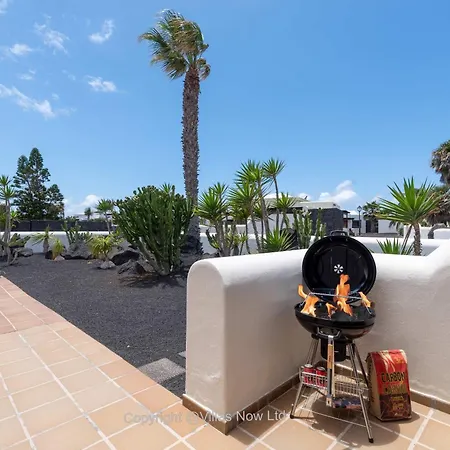 Del Faro - Sunshine Awaits By Now Ltd Villa *