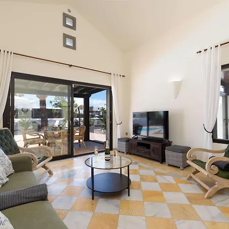Del Faro - Sunshine Awaits By Now Ltd Villa *