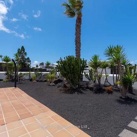 Del Faro - Sunshine Awaits By Now Ltd Villa