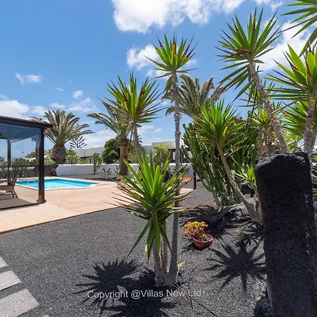 Del Faro - Sunshine Awaits By Now Ltd * Playa Blanca (Lanzarote)