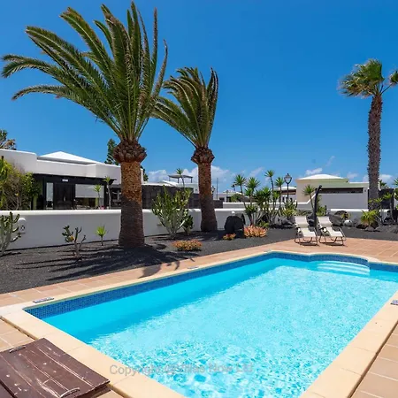 Del Faro - Sunshine Awaits By Now Ltd Villa Playa Blanca (Lanzarote)