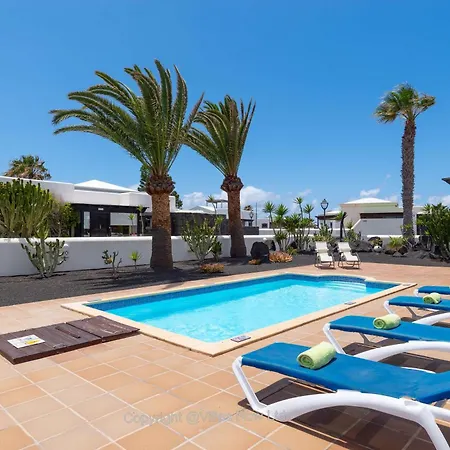 Del Faro - Sunshine Awaits By Now Ltd Villa *