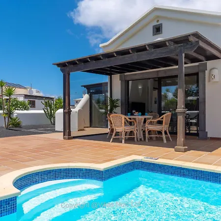 Del Faro - Sunshine Awaits By Now Ltd Villa *