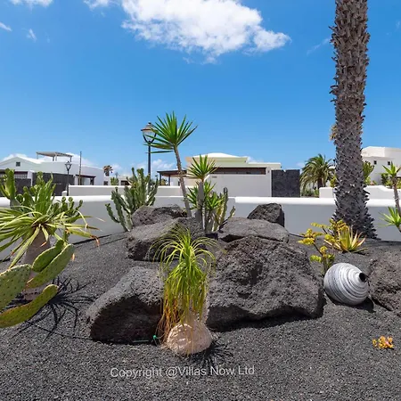 Del Faro - Sunshine Awaits By Now Ltd Villa